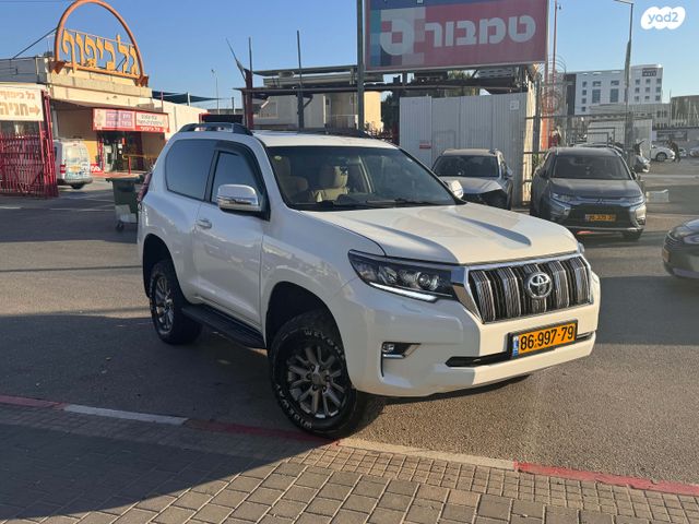 טויוטה לנד קרוזר