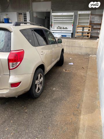 טויוטה RAV4