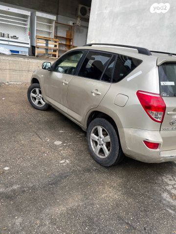 טויוטה RAV4