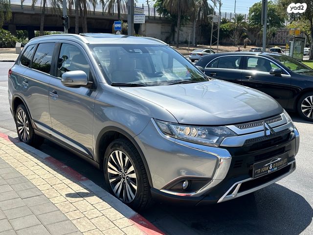 מיצובישי אאוטלנדר