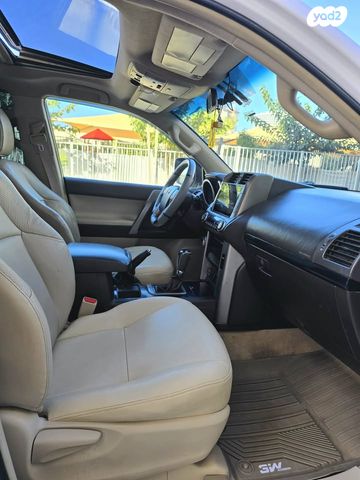 טויוטה לנד קרוזר