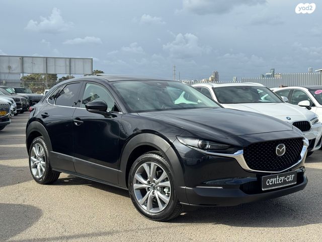 מודעת רכב מאזדה CX-30