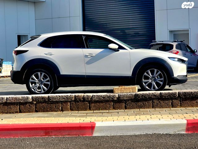 מודעת רכב מאזדה CX-30