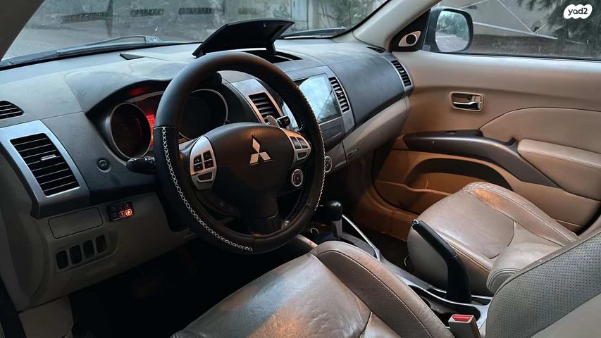 מיצובישי אאוטלנדר