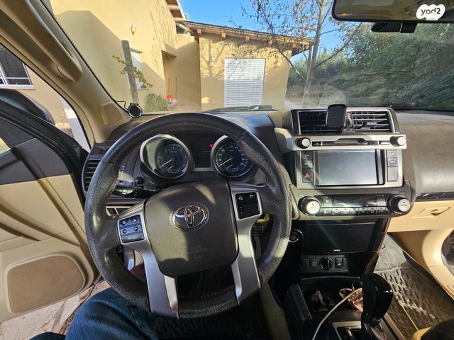 טויוטה לנד קרוזר