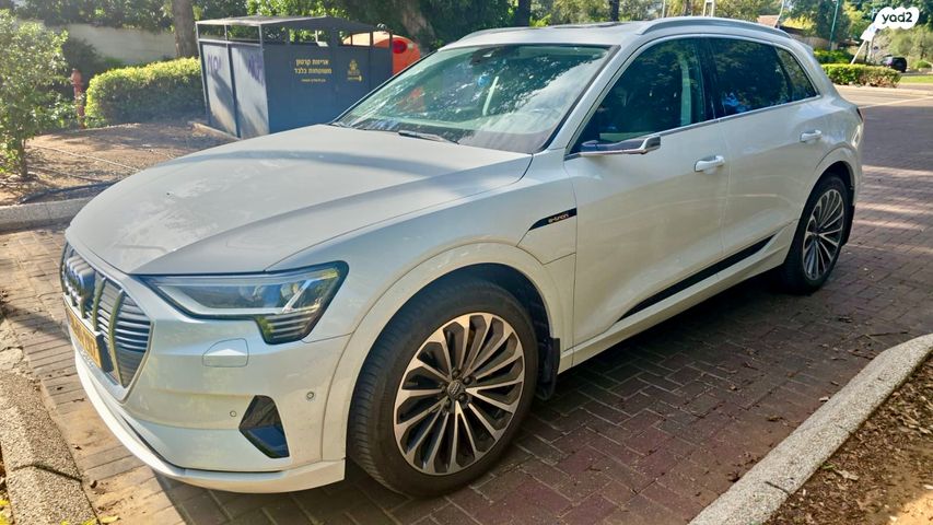 מודעת רכב אאודי E-tron