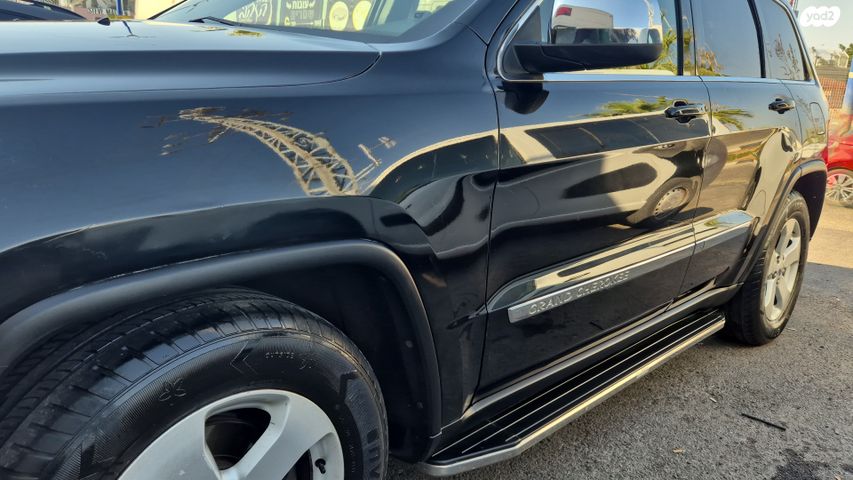 מודעת רכב ג'יפ גרנד צ'ירוקי