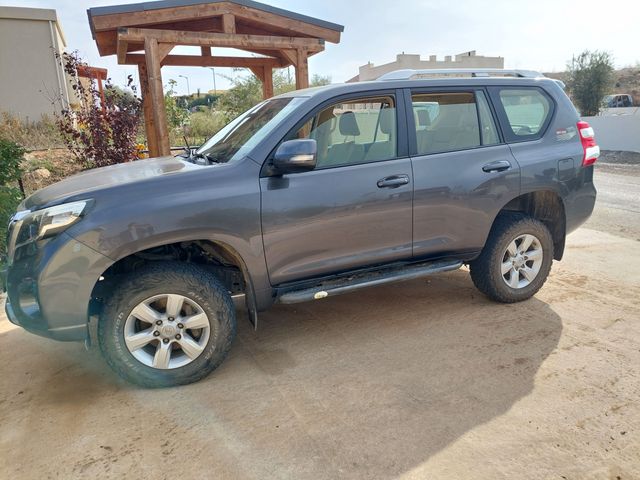 טויוטה לנד קרוזר