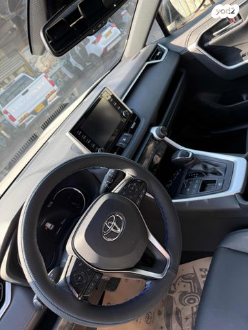 טויוטה RAV4
