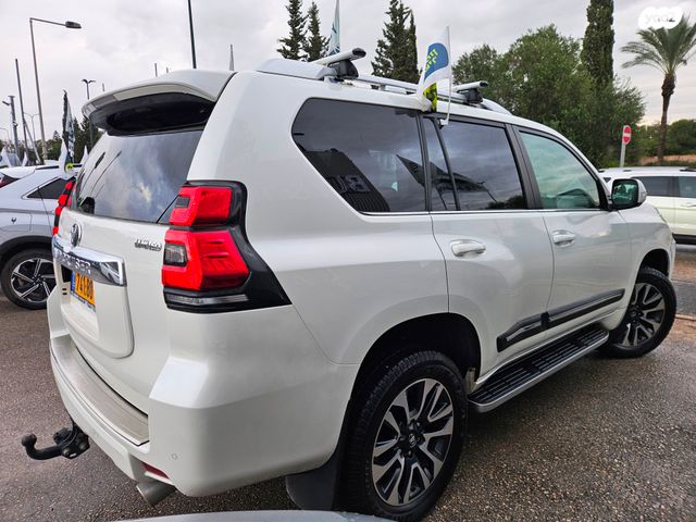 טויוטה לנד קרוזר