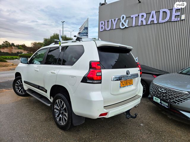 טויוטה לנד קרוזר