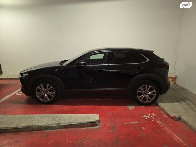 מודעת רכב מאזדה CX-30
