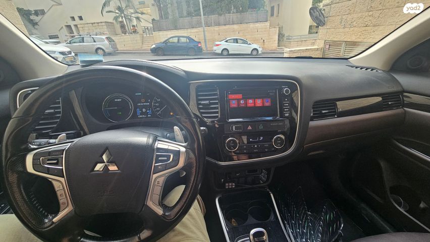 מיצובישי אאוטלנדר