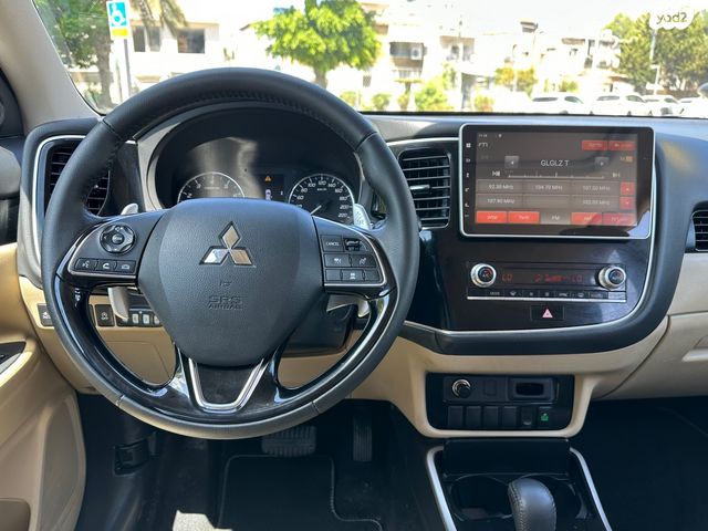 מיצובישי אאוטלנדר