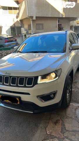 מודעת רכב ג'יפ קומפאס