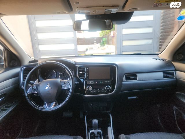 מיצובישי אאוטלנדר