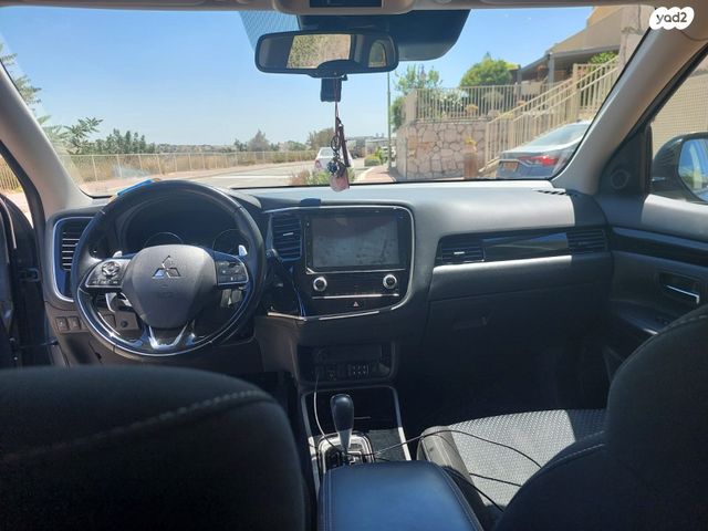 מיצובישי אאוטלנדר