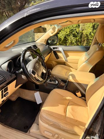 טויוטה לנד קרוזר