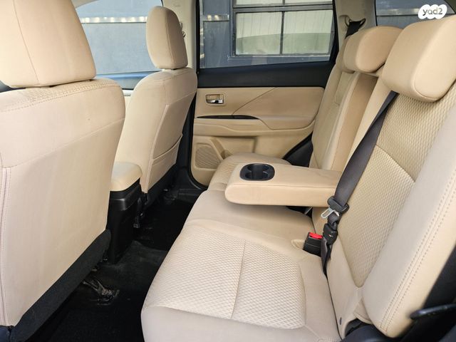 מיצובישי אאוטלנדר