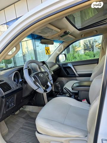 טויוטה לנד קרוזר