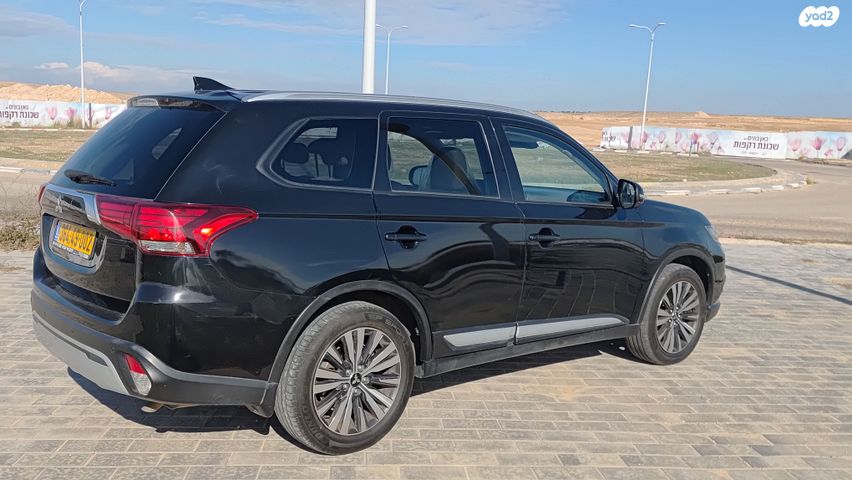 מיצובישי אאוטלנדר