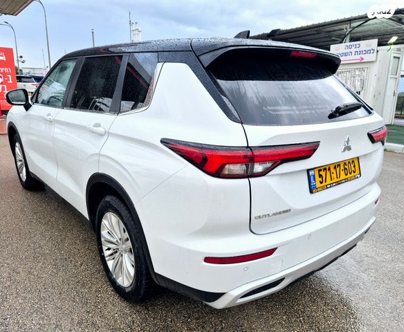 מיצובישי אאוטלנדר