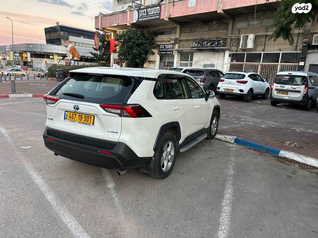 מודעת רכב טויוטה RAV4