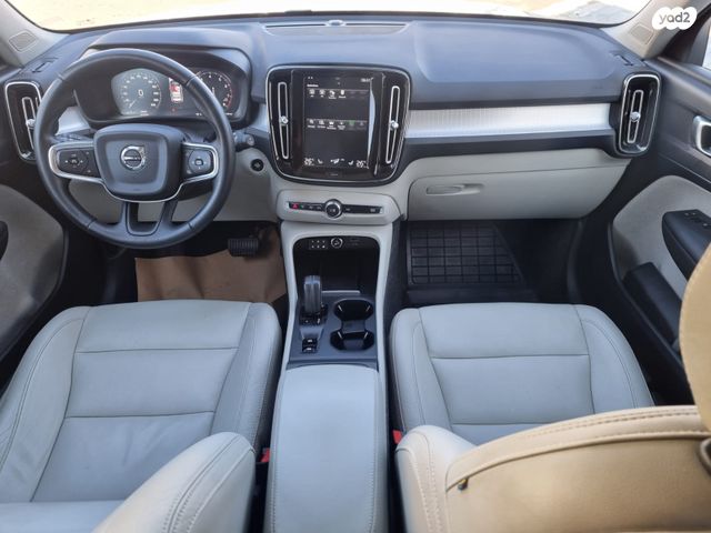 וולוו XC40