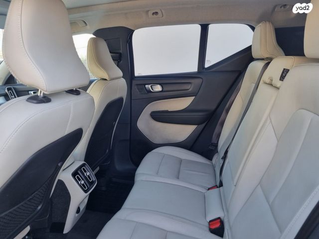 וולוו XC40