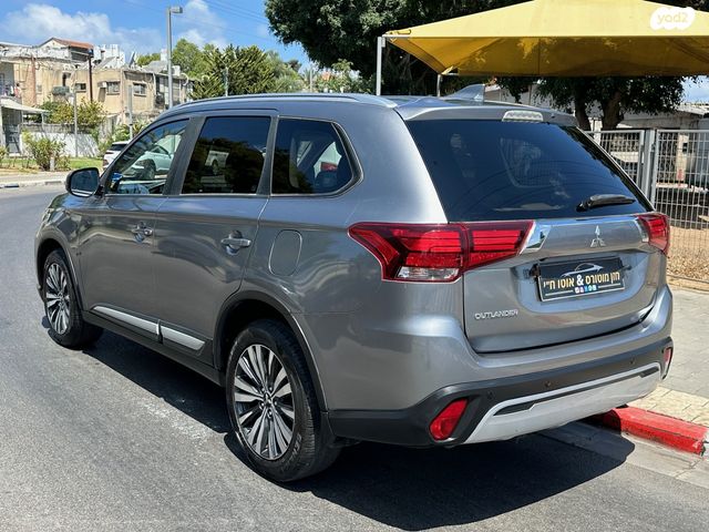 מיצובישי אאוטלנדר