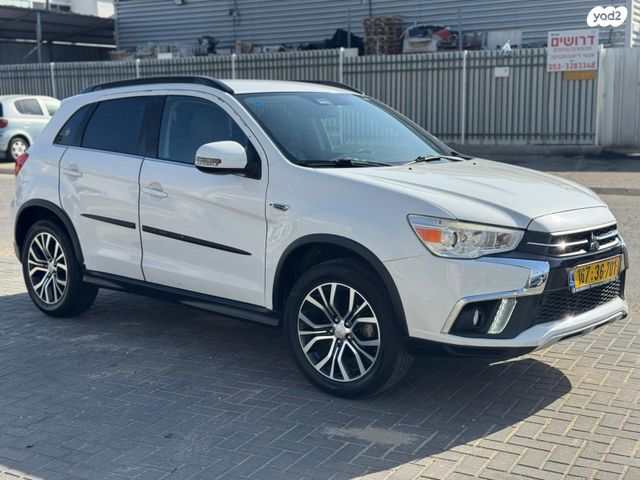 מודעת רכב מיצובישי ASX