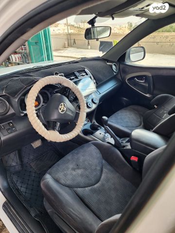 טויוטה RAV4