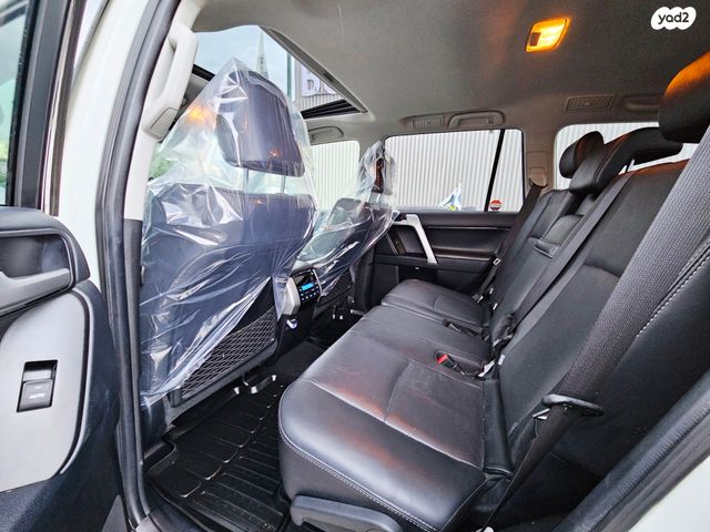 טויוטה לנד קרוזר