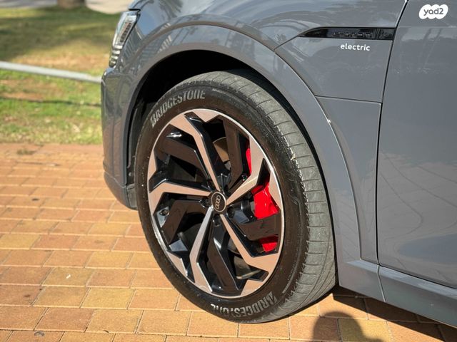 אאודי Q8 e-tron