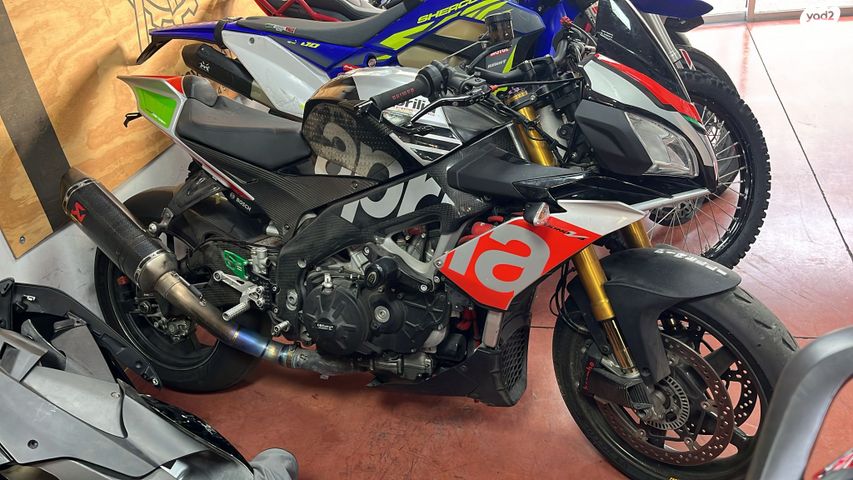 אפריליה טואונו V4