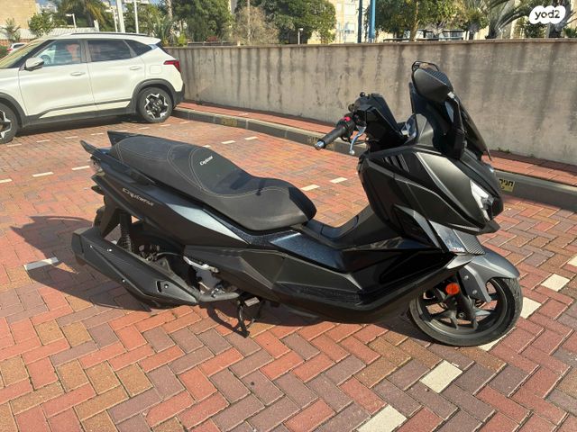 סאן יאנג קרוזים 300