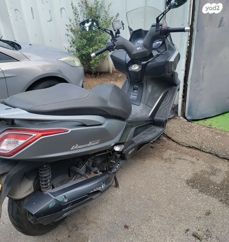 מודעת רכב קוואנג-יאנג אחר