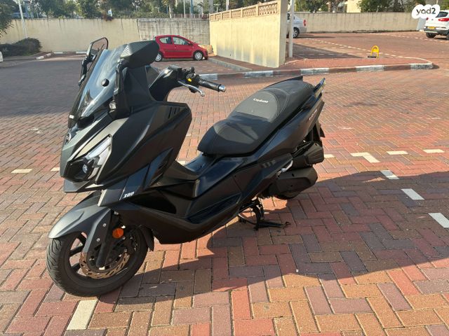 סאן יאנג קרוזים 300