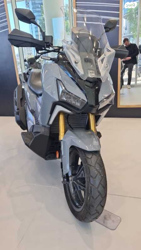 מודעת רכב סאן יאנג ADX400