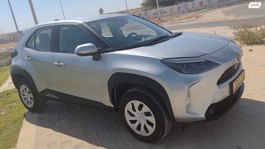 טויוטה יאריס קרוס