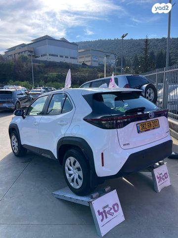 טויוטה יאריס קרוס