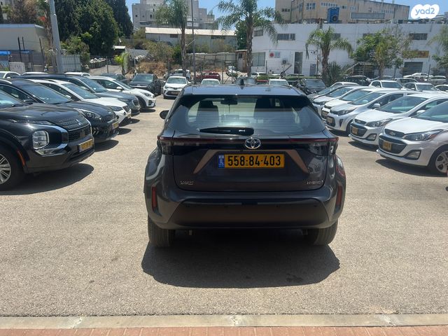 טויוטה יאריס קרוס