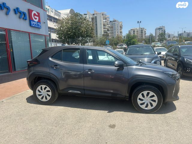 טויוטה יאריס קרוס