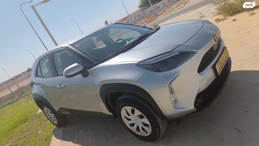 טויוטה יאריס קרוס