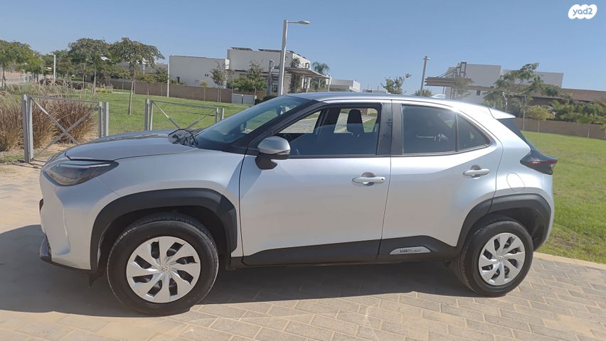 טויוטה יאריס קרוס