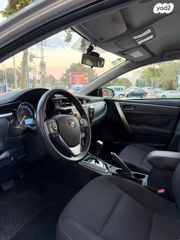 טויוטה קורולה