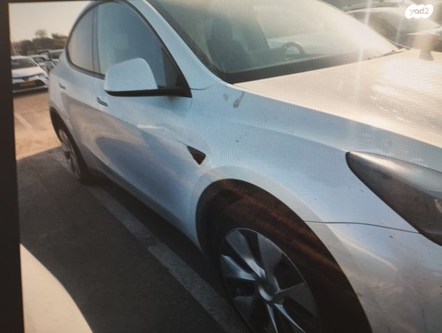 מודעת רכב טסלה מודל Y