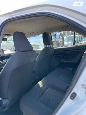 טויוטה יאריס קרוס