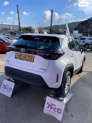 טויוטה יאריס קרוס