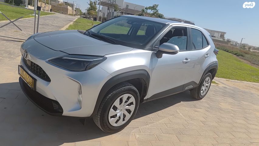 טויוטה יאריס קרוס